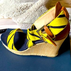 Tommy Hilfiger Yellow and navy wedges-size 9.5
